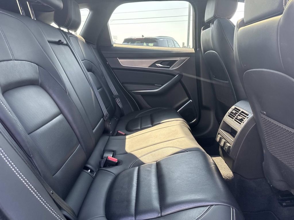 Used 2024 Jaguar F-PACE R-Dynamic S image 9