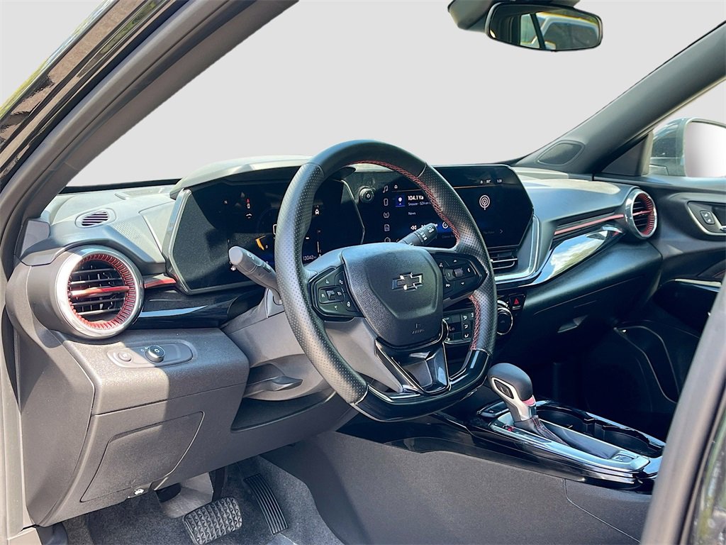 Used 2025 Chevrolet Trax RS w/ Driver Confidence Package image 9