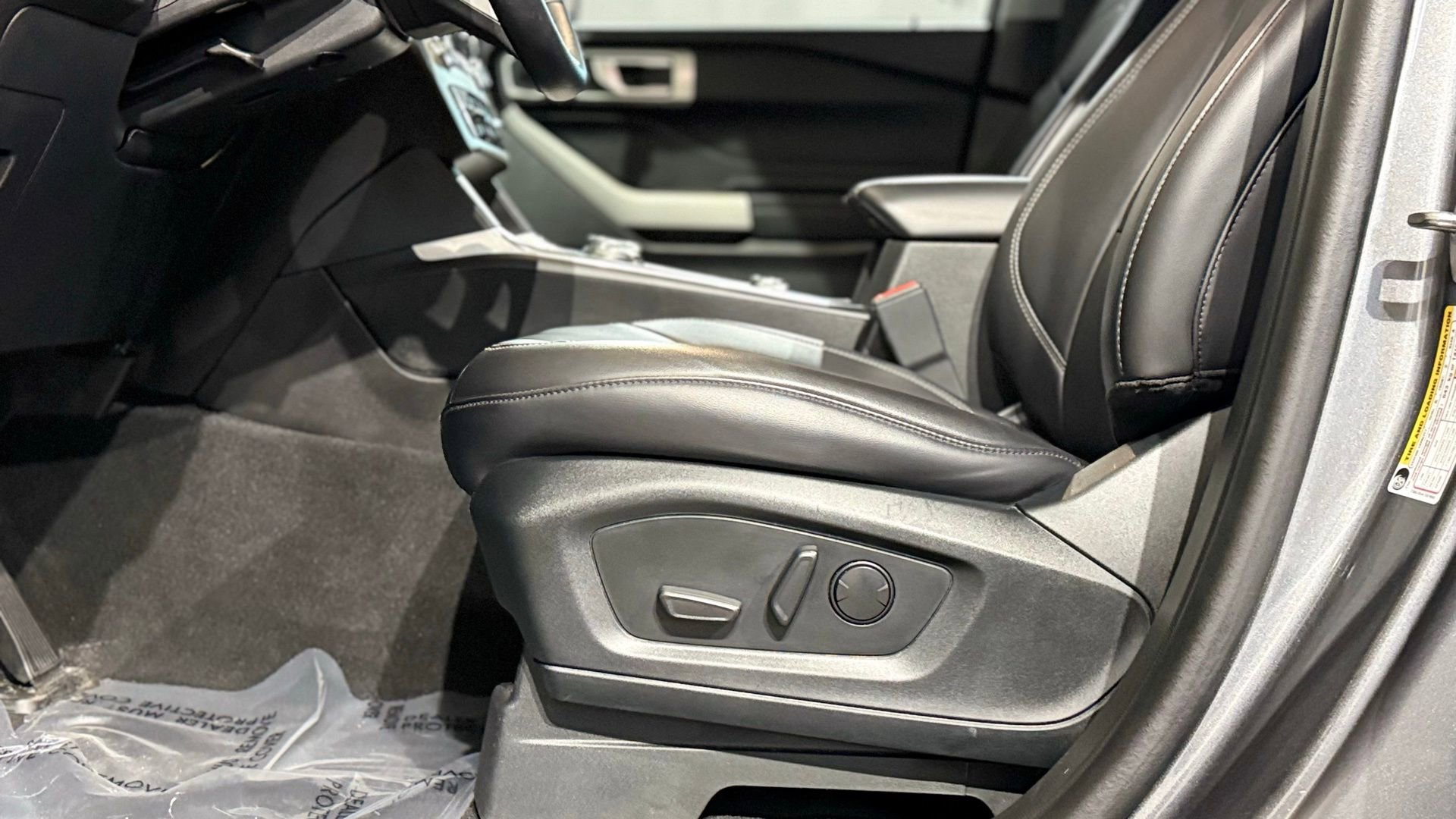 Used 2023 Ford Explorer XLT w/ Equipment Group 202A image 49