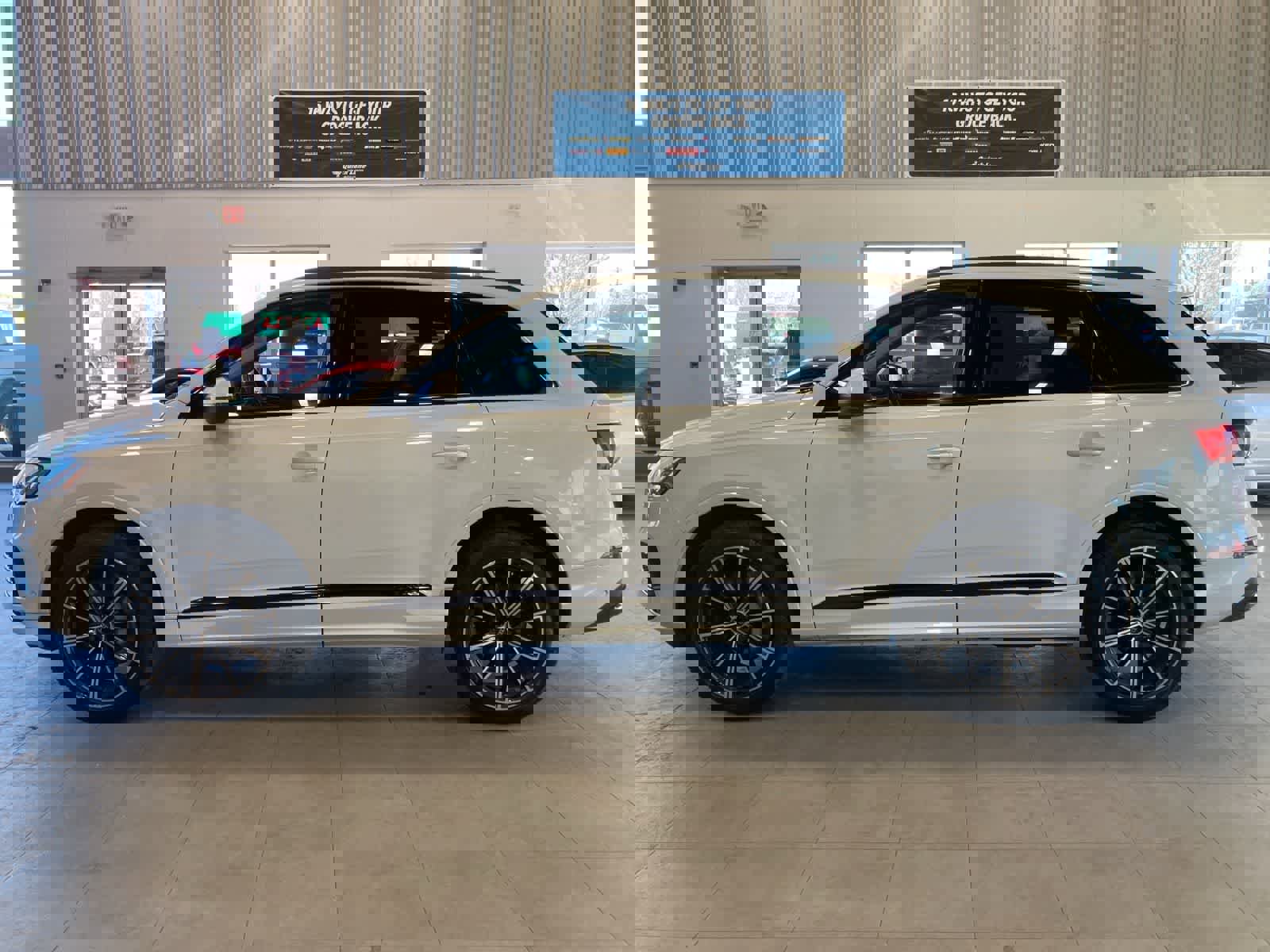 Used 2023 Audi Q7 Premium Plus image 8