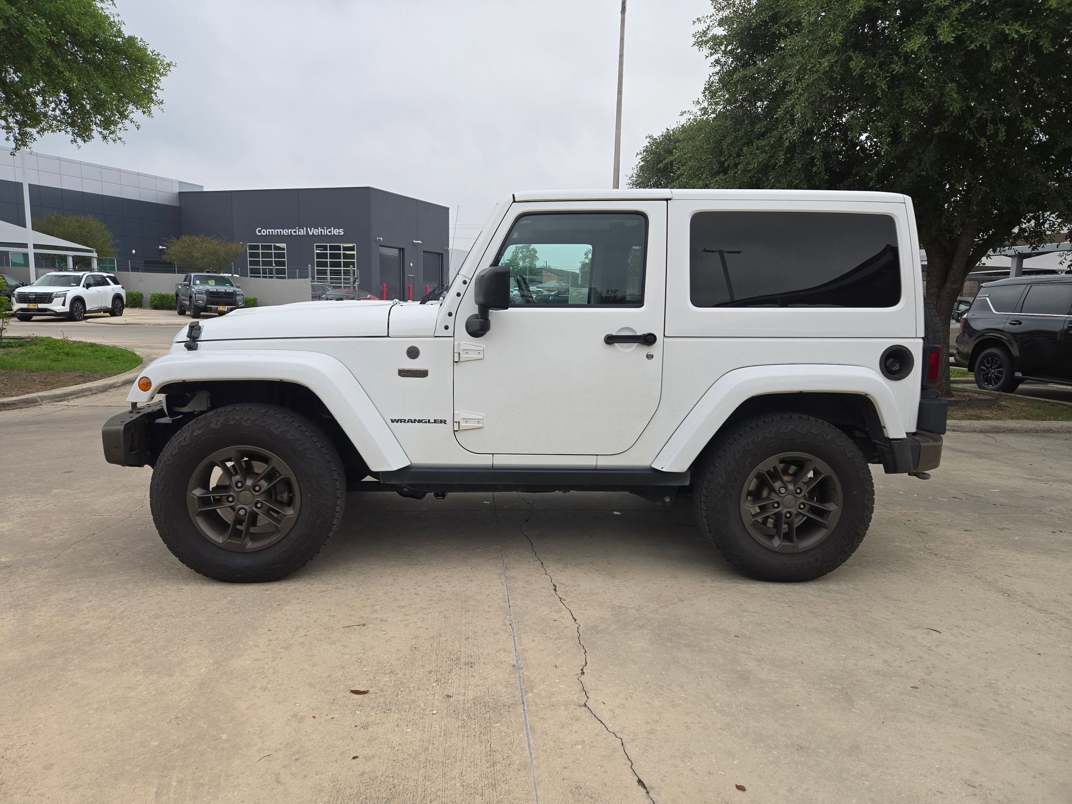 Used 2016 Jeep Wrangler Sahara AWD/4WD image 6