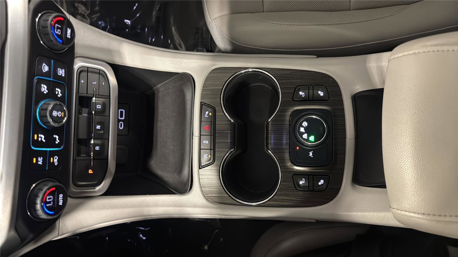 Used 2020 GMC Acadia SLT w/ Driver Alert Package II image 21