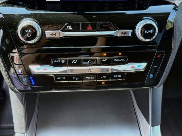 Used 2024 Ford Explorer Limited w/ Limited Technology Package AWD/4WD image 17