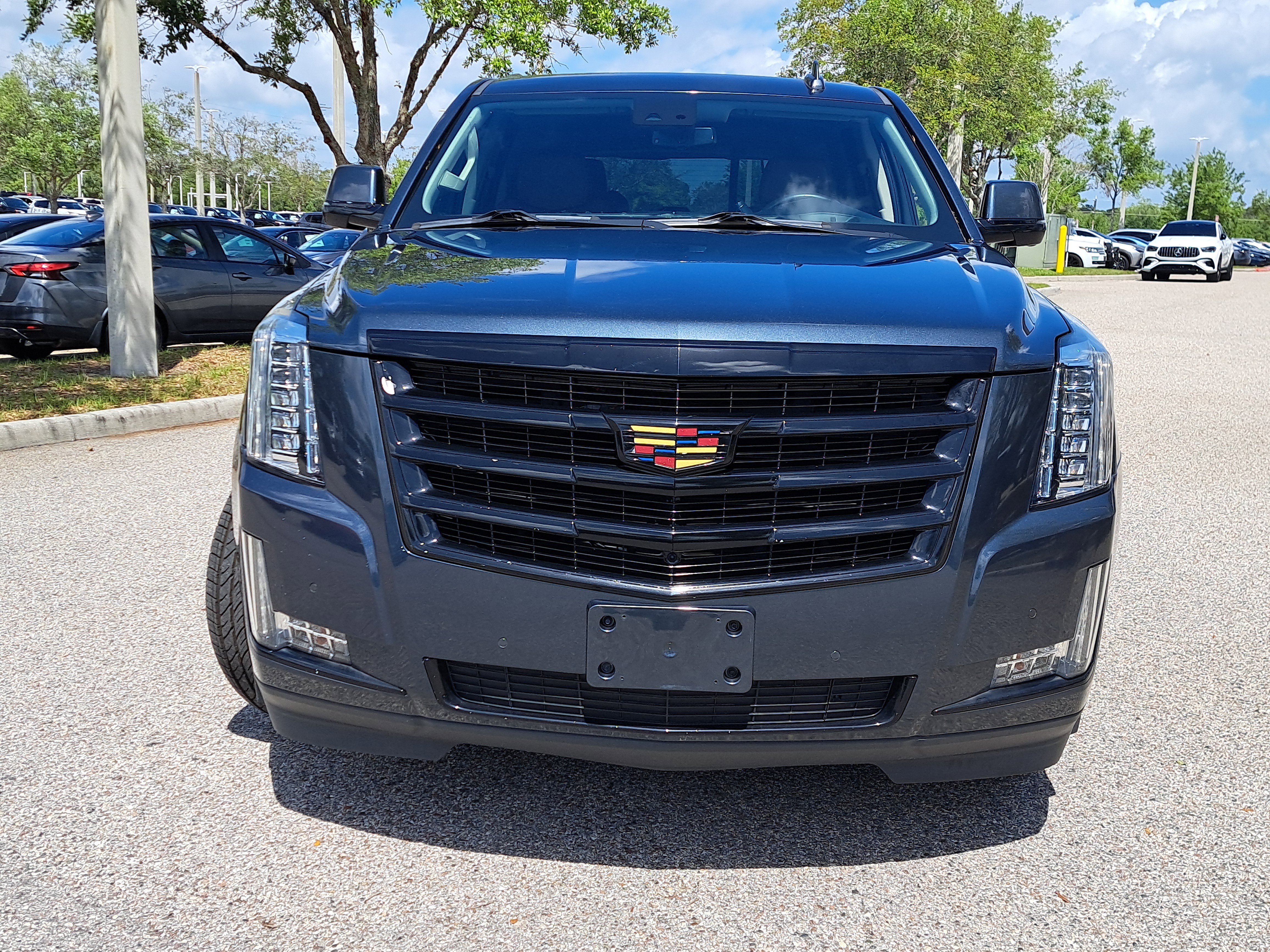 Used 2020 Cadillac Escalade Luxury image 2