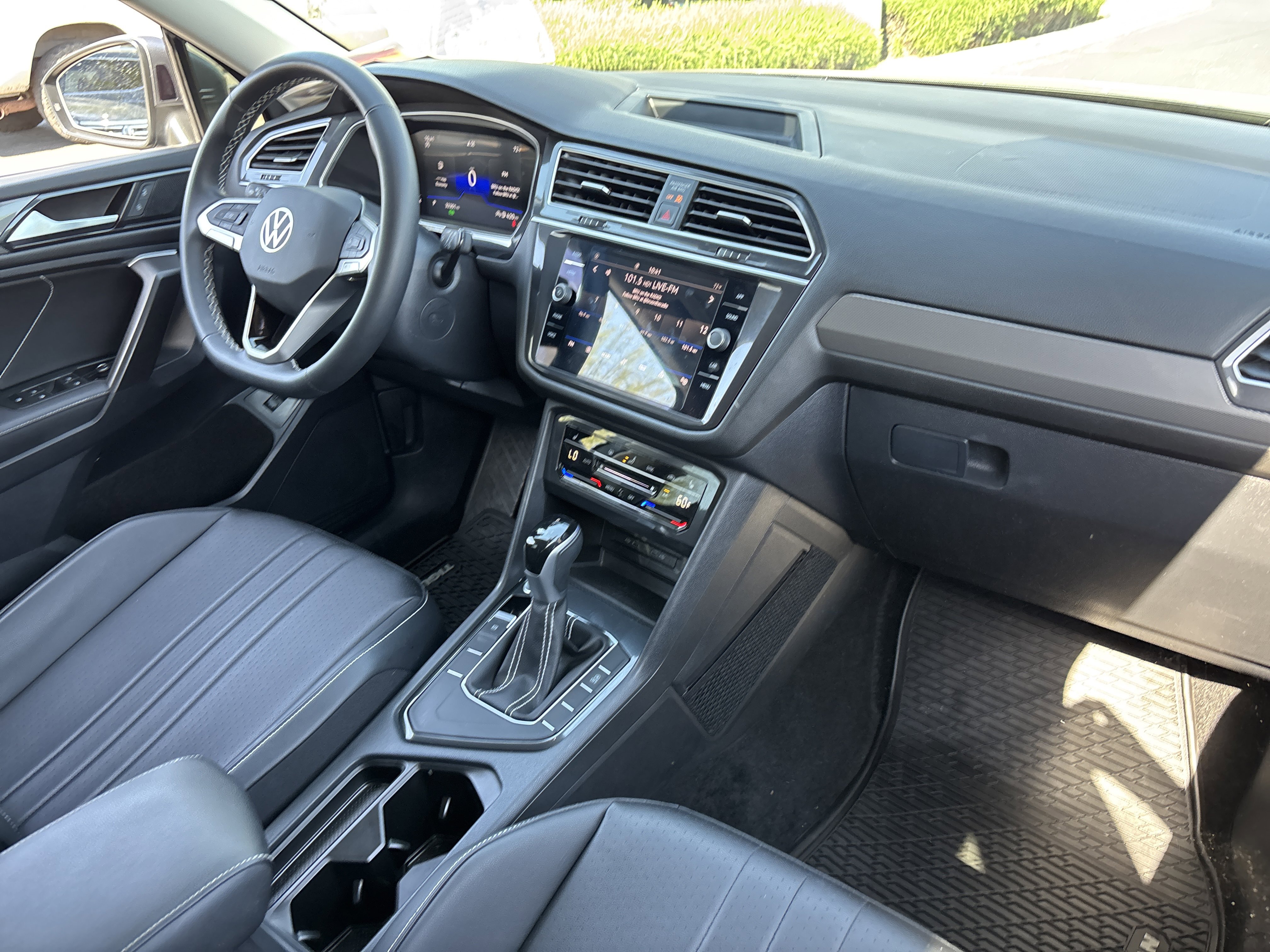 Certified 2023 Volkswagen Tiguan SE FWD image 11