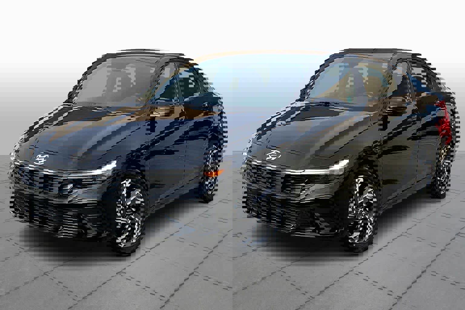 Used 2025 Hyundai Elantra Sport image 1