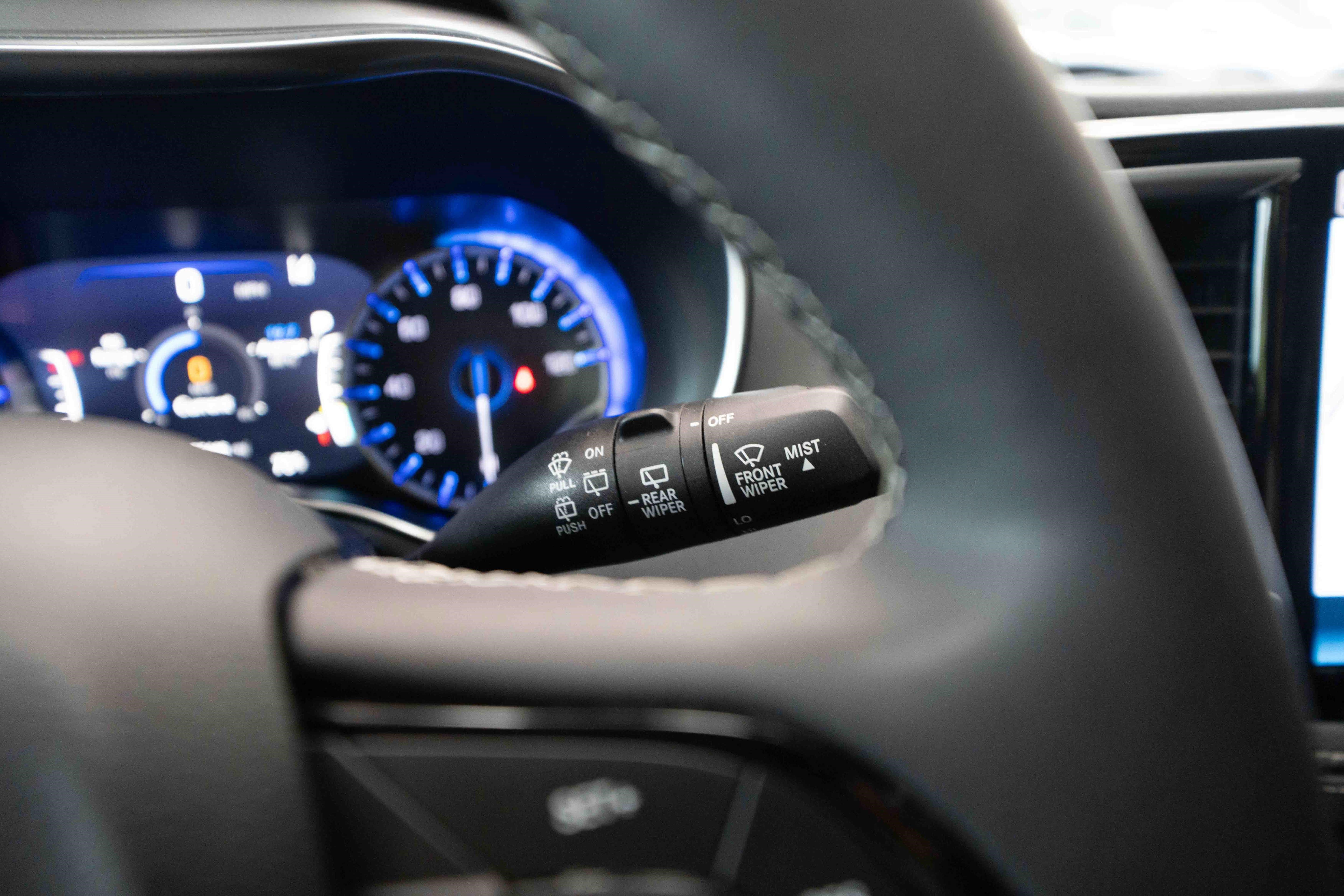 Used 2025 Chrysler Pacifica Limited FWD image 14