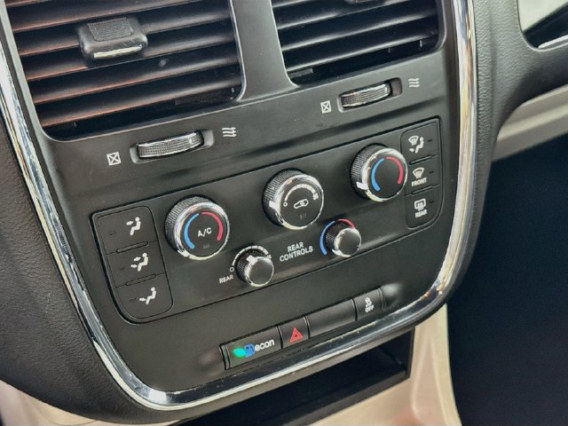 Used 2020 Dodge Grand Caravan SXT FWD image 15