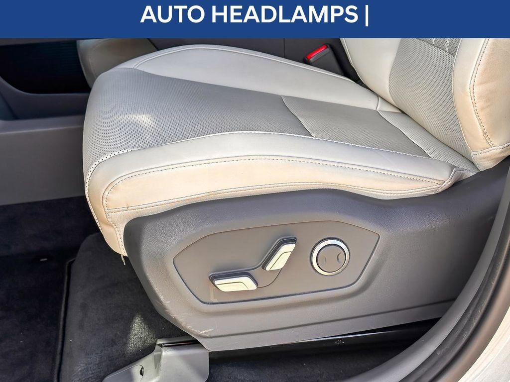 Used 2025 Hyundai Santa Fe SEL FWD image 15