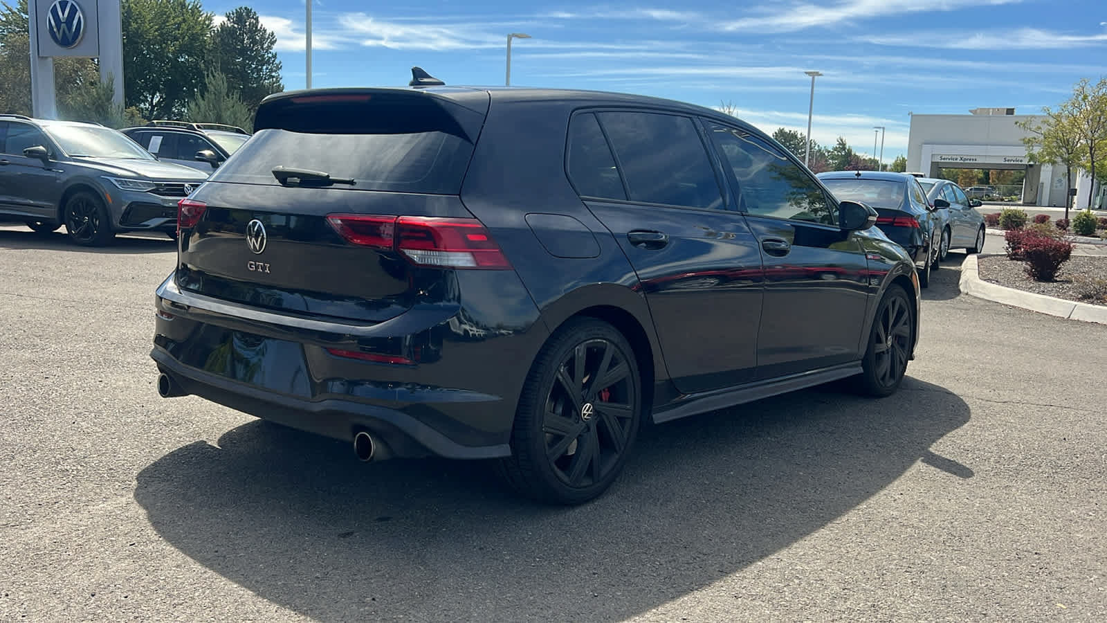 Certified 2022 Volkswagen GTI SE FWD image 5