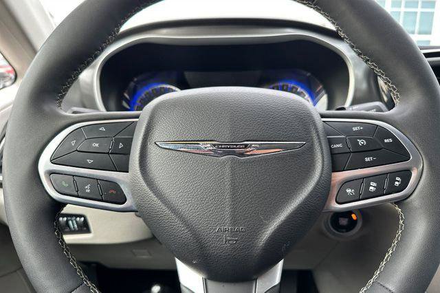 Certified 2024 Chrysler Pacifica Touring-L FWD image 24