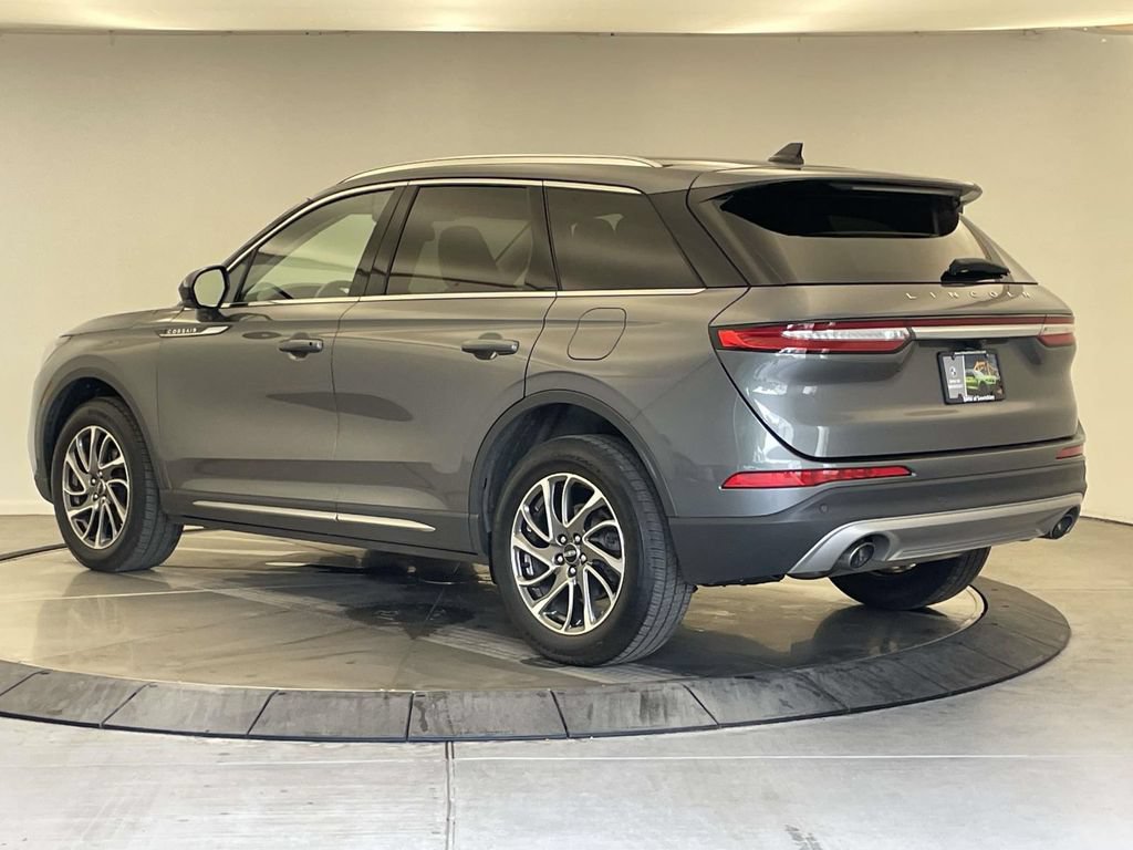 Used 2021 Lincoln Corsair AWD image 3