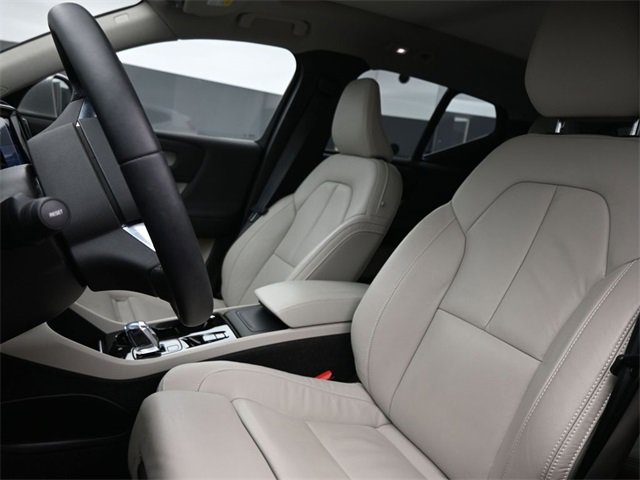 Used 2024 Volvo XC40 B5 Plus w/ Protection Package Premier image 9