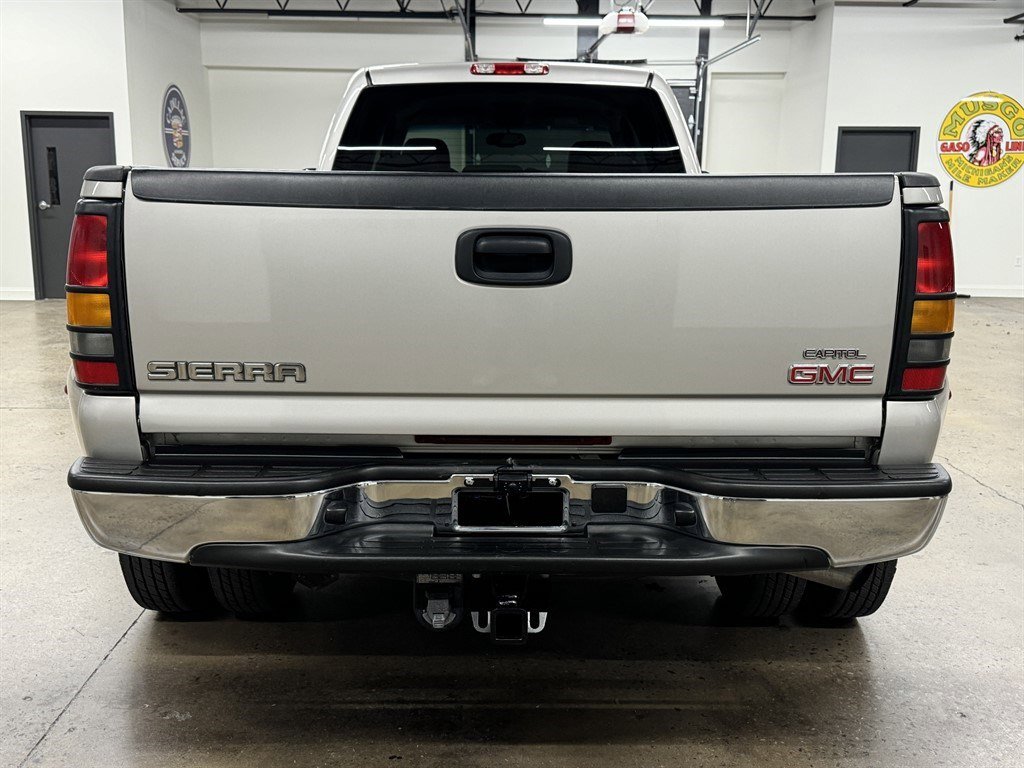 Used 2005 GMC Sierra 3500 SLT w/ Heavy-Duty Power Package AWD/4WD image 11