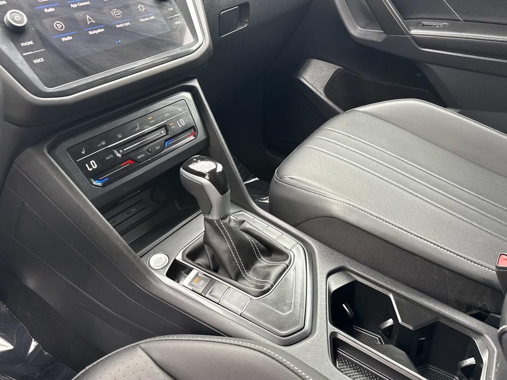 Used 2024 Volkswagen Tiguan SE FWD image 7