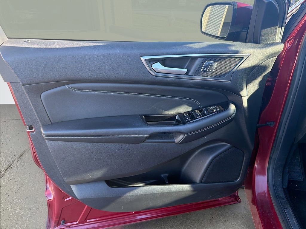 Used 2017 Ford Edge Titanium w/ Technology Package FWD image 21