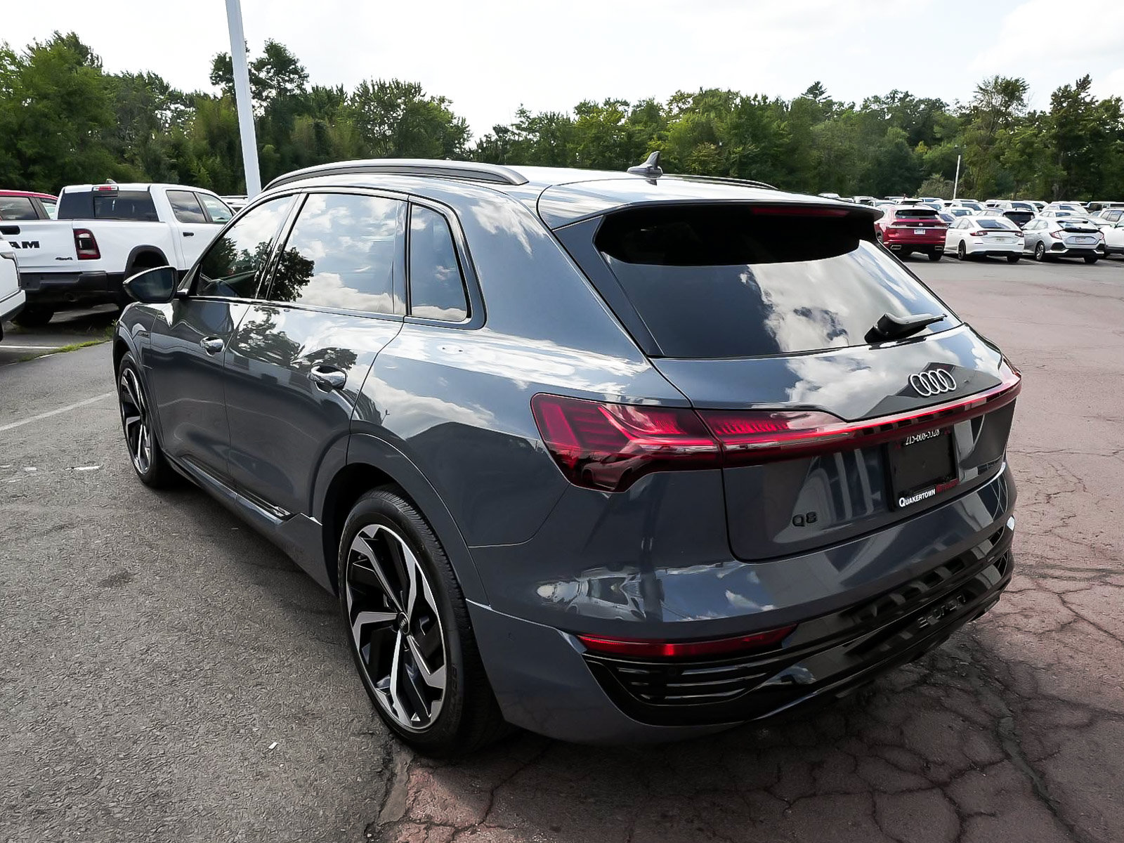 Used 2024 Audi Q8 e-tron Premium Plus w/ Premium Plus Package AWD/4WD image 4
