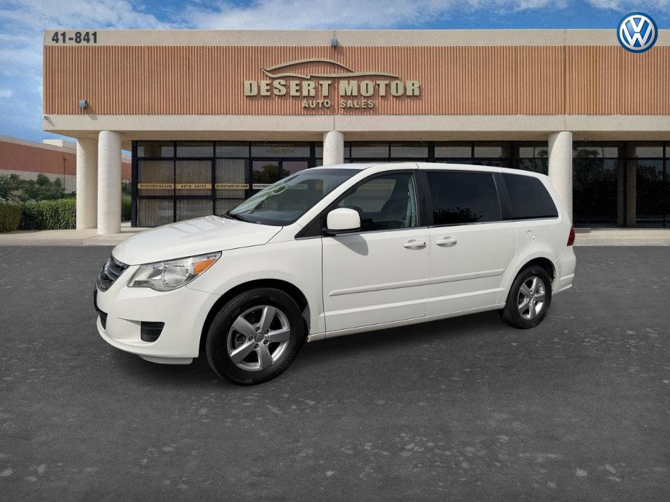 Used 2010 Volkswagen Routan SE FWD image 3