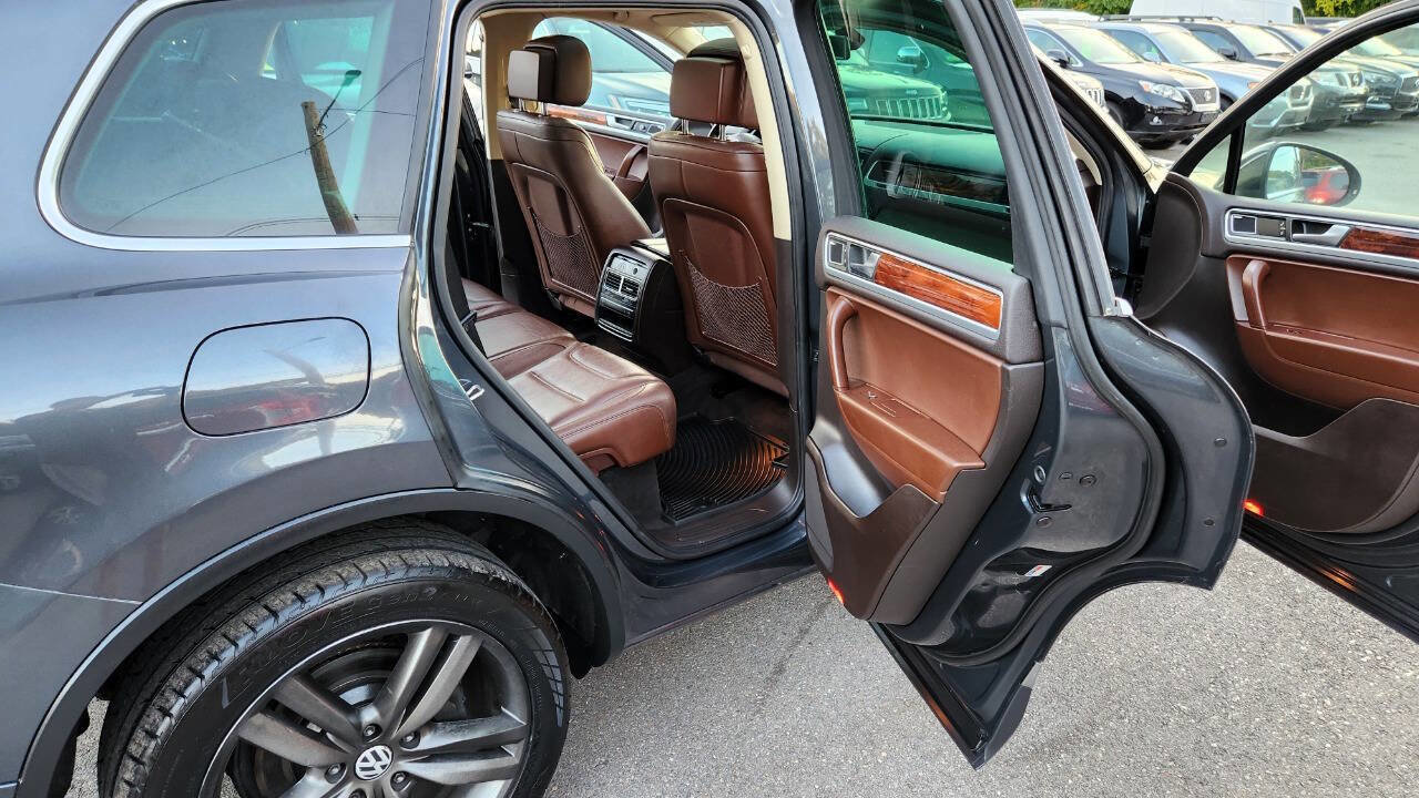 Used 2012 Volkswagen Touareg Executive image 40
