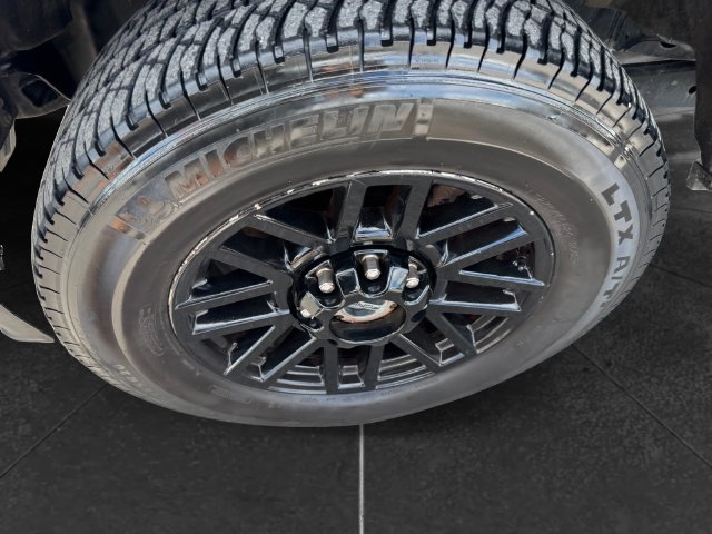 Used 2022 Ford F250 Lariat w/ Black Appearance Package AWD/4WD image 9