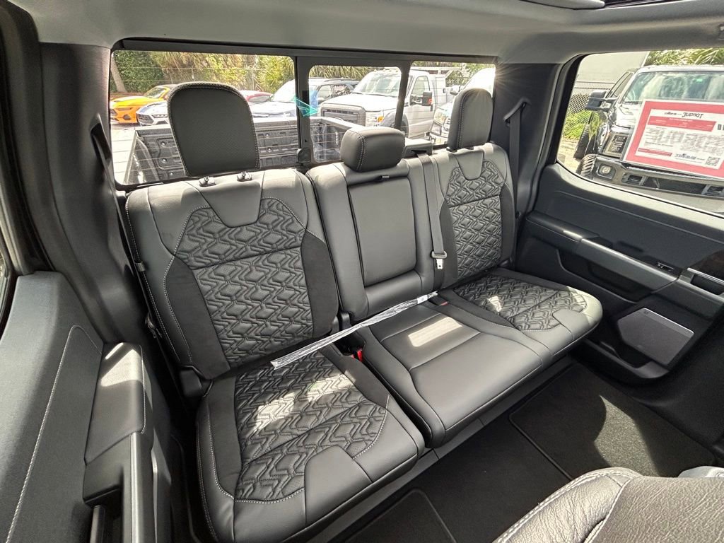 New 2026 Ford F250 Lariat w/ Black Appearance Package image 31