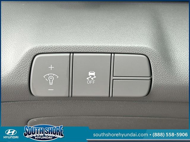 Used 2025 Hyundai Elantra SEL FWD image 23