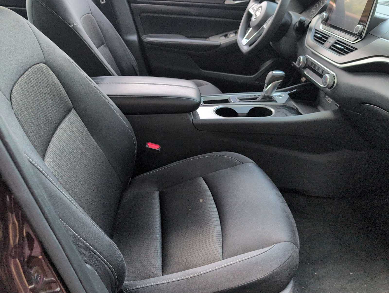 Used 2024 Nissan Altima 2.5 SV FWD image 21