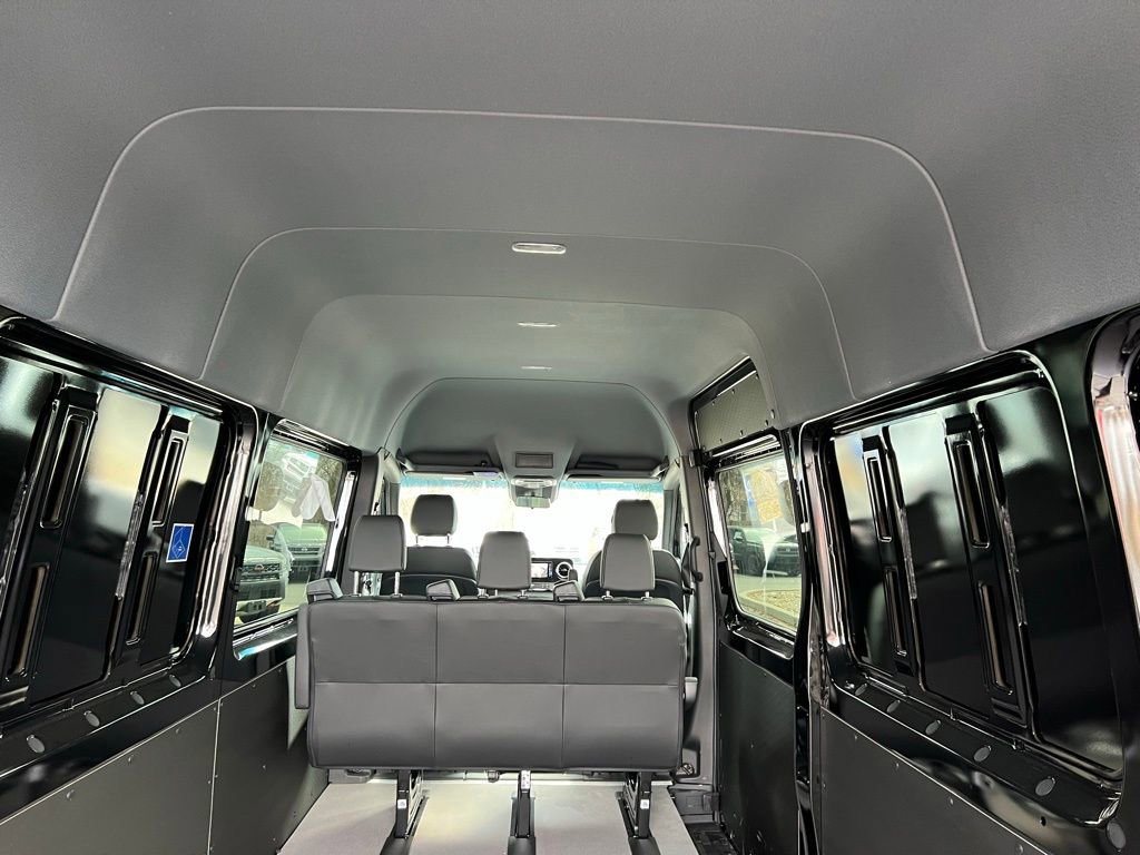 Used 2024 Mercedes-Benz Sprinter 2500 image 19