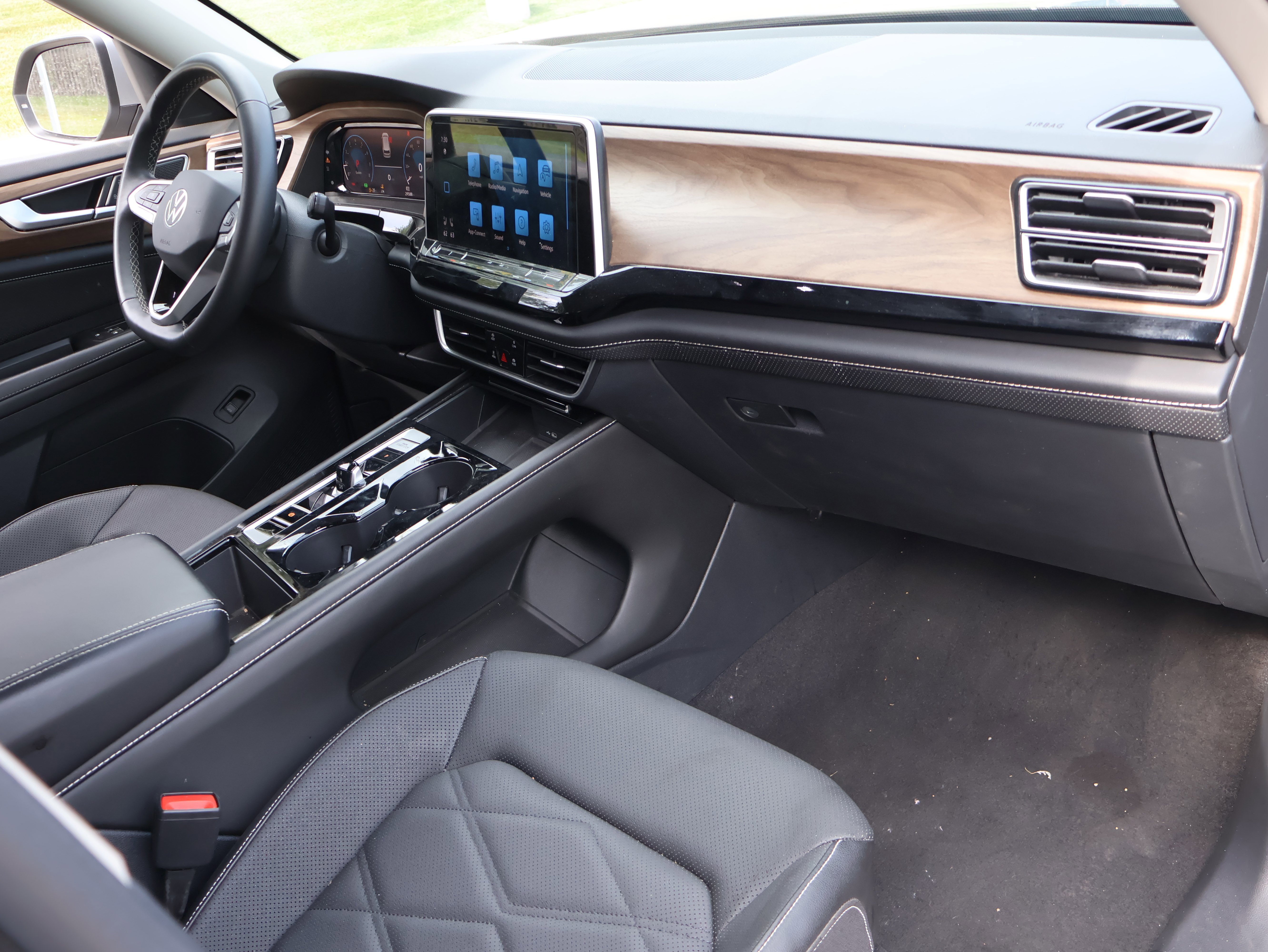 Used 2024 Volkswagen Atlas SE image 16