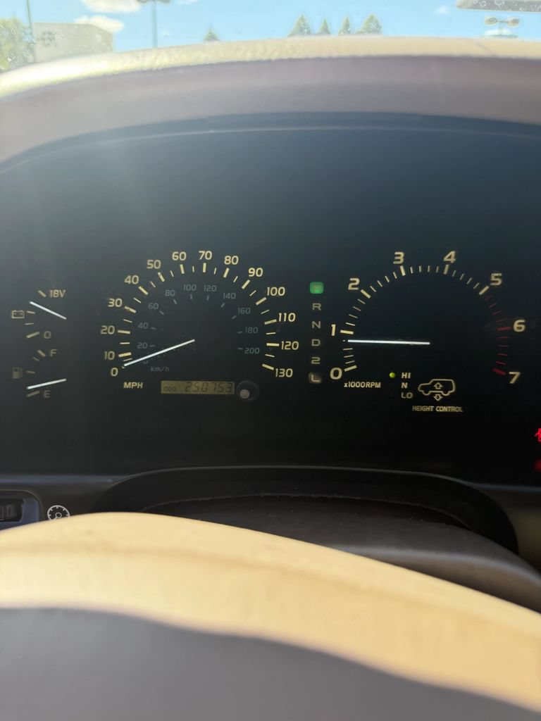 Used 2000 Lexus LX 470 4WD image 3