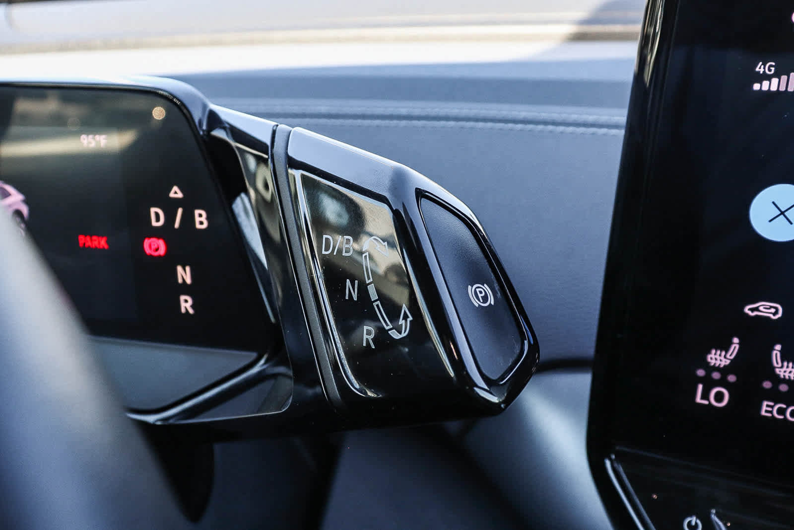 Used 2023 Volkswagen ID.4 Pro image 25