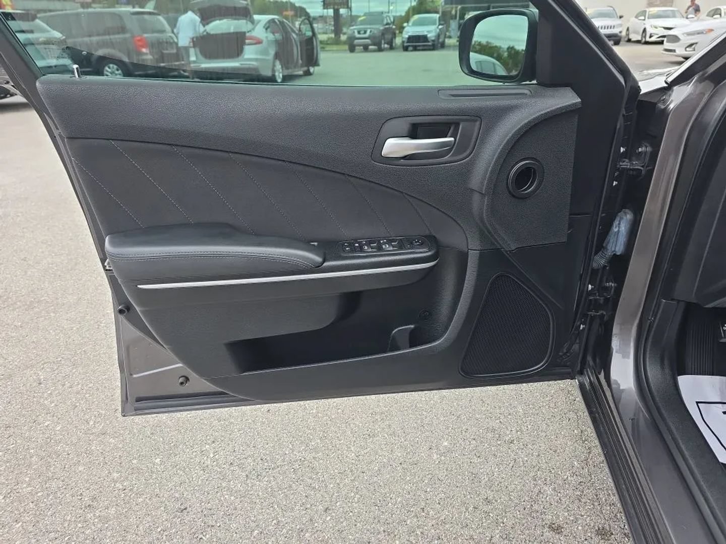 Used 2020 Dodge Charger SXT RWD image 10