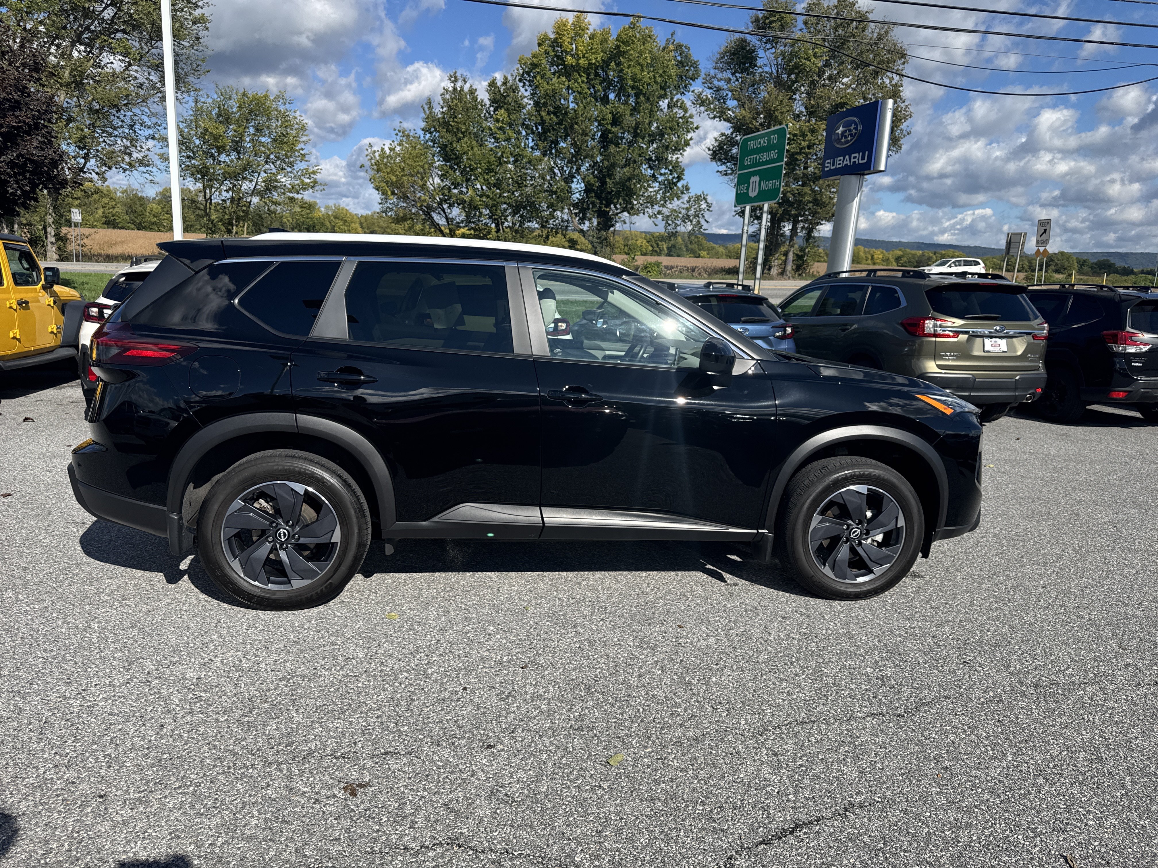 Used 2024 Nissan Rogue SV w/ SV Premium Package AWD/4WD image 32