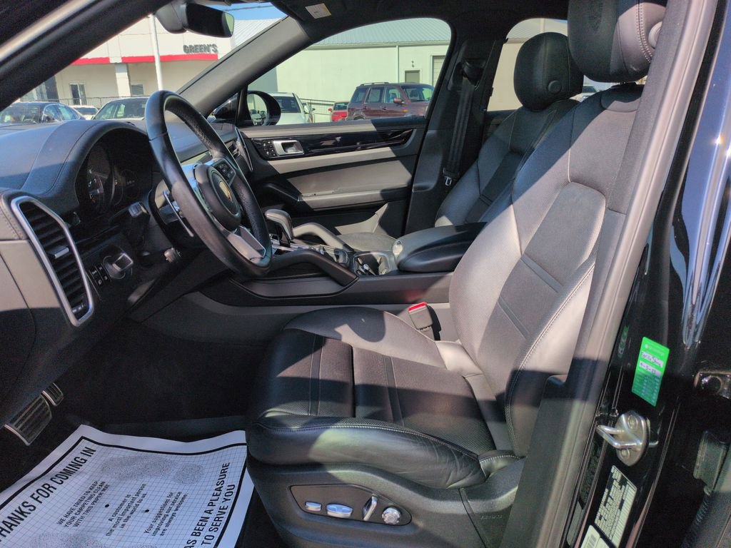 Used 2020 Porsche Cayenne S AWD/4WD image 9