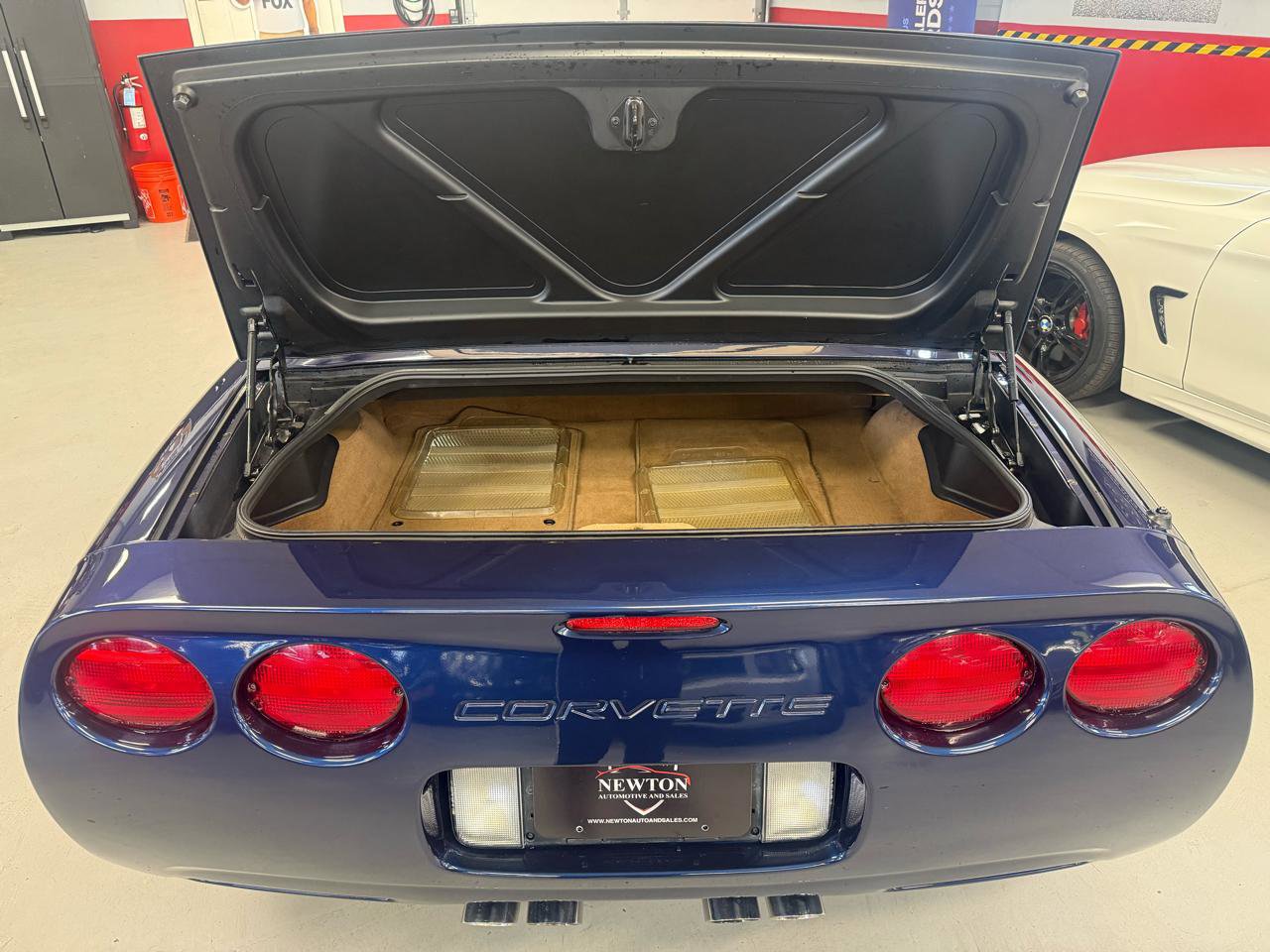 Used 2000 Chevrolet Corvette Convertible image 13