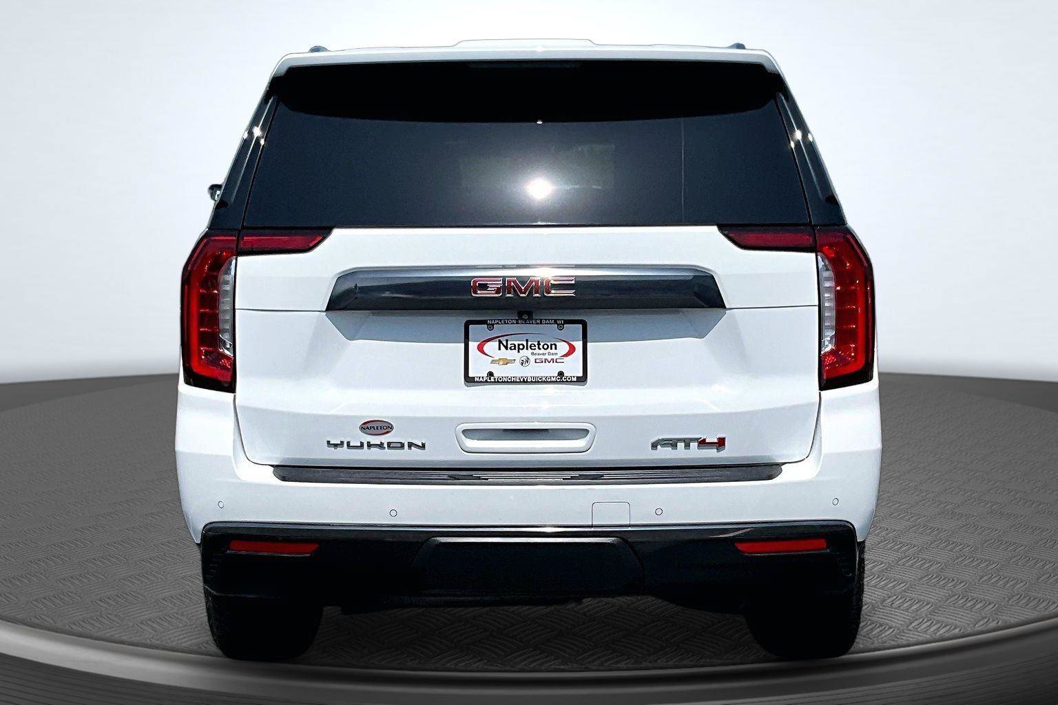 Used 2023 GMC Yukon XL AT4 w/ Technology Package AWD/4WD image 4