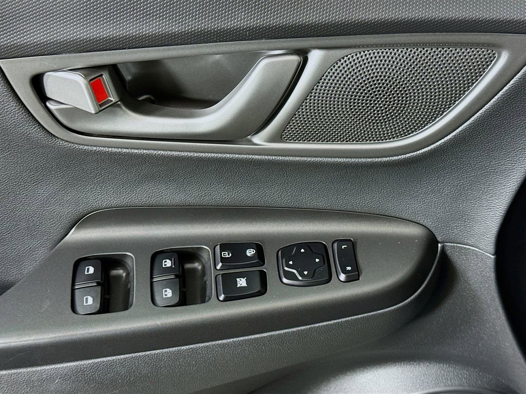 Certified 2021 Hyundai Kona Limited FWD image 24