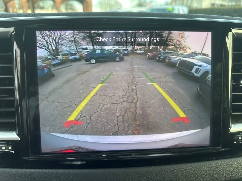 Used 2024 Chrysler Pacifica Touring-L image 10
