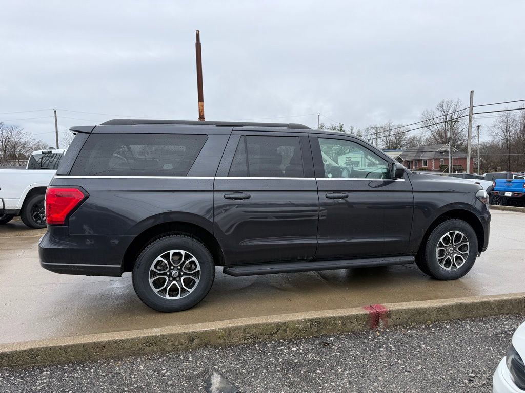 Used 2024 Ford Expedition Max XLT image 5