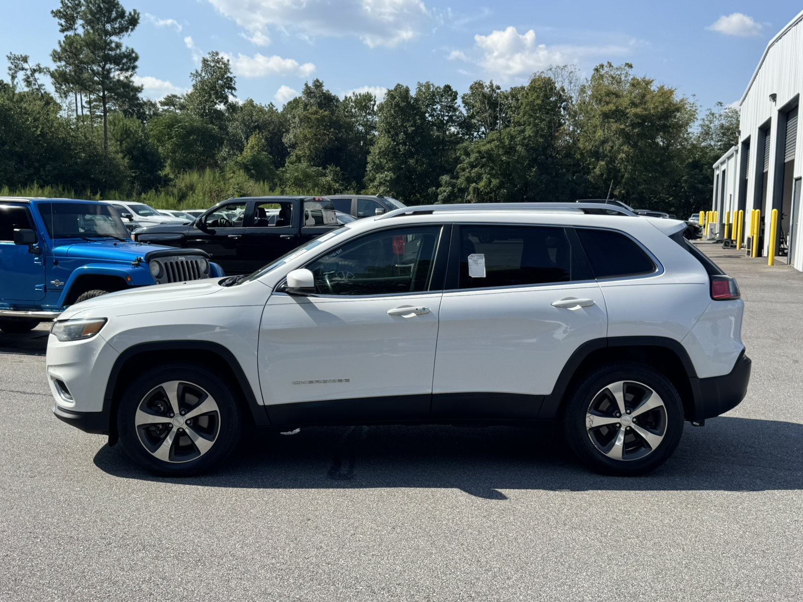 Used 2019 Jeep Cherokee Limited AWD/4WD image 8