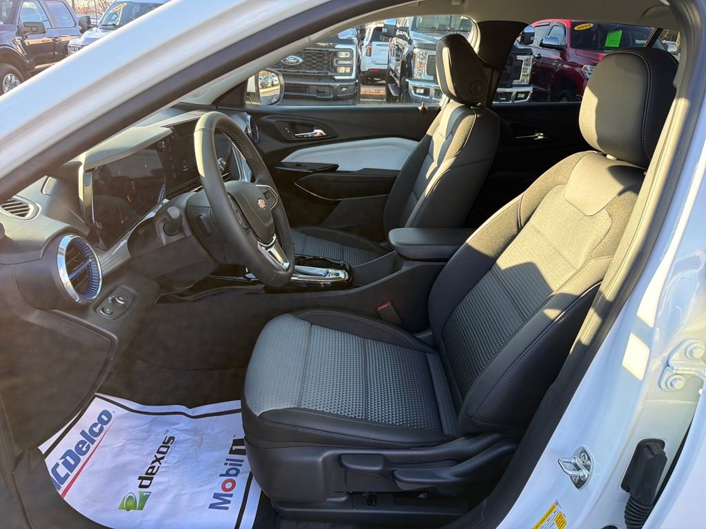 New 2025 Chevrolet Trax LT w/ LT Convenience Package image 12
