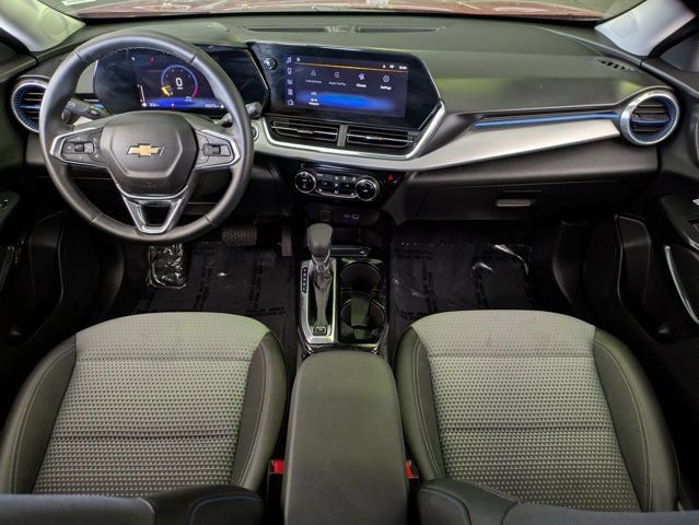 Used 2025 Chevrolet Trax LT w/ LT Convenience Package FWD image 25