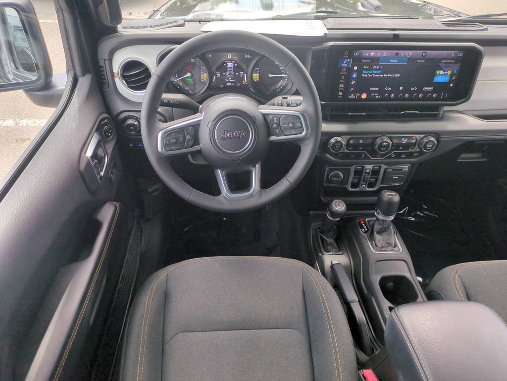 Used 2025 Jeep Wrangler Unlimited Sahara w/ Safety Group AWD/4WD image 17