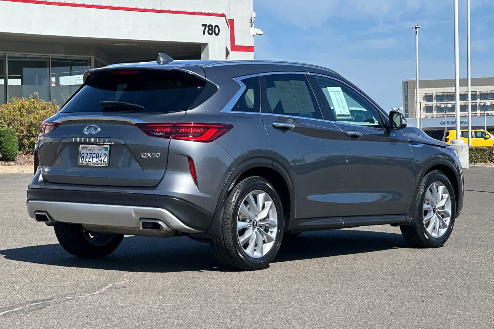 Used 2022 INFINITI QX50 Luxe AWD/4WD image 2