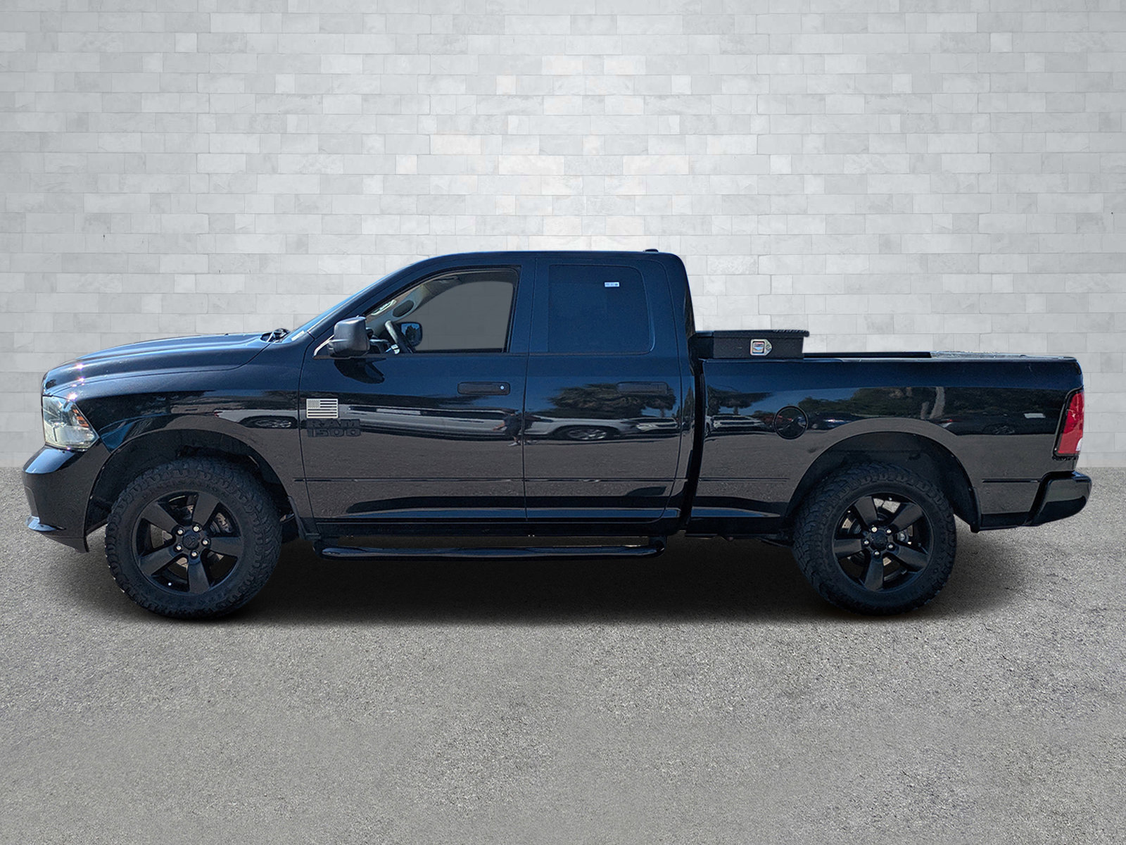 Used 2016 RAM 1500 Express w/ Black Ram 1500 Express Group image 8