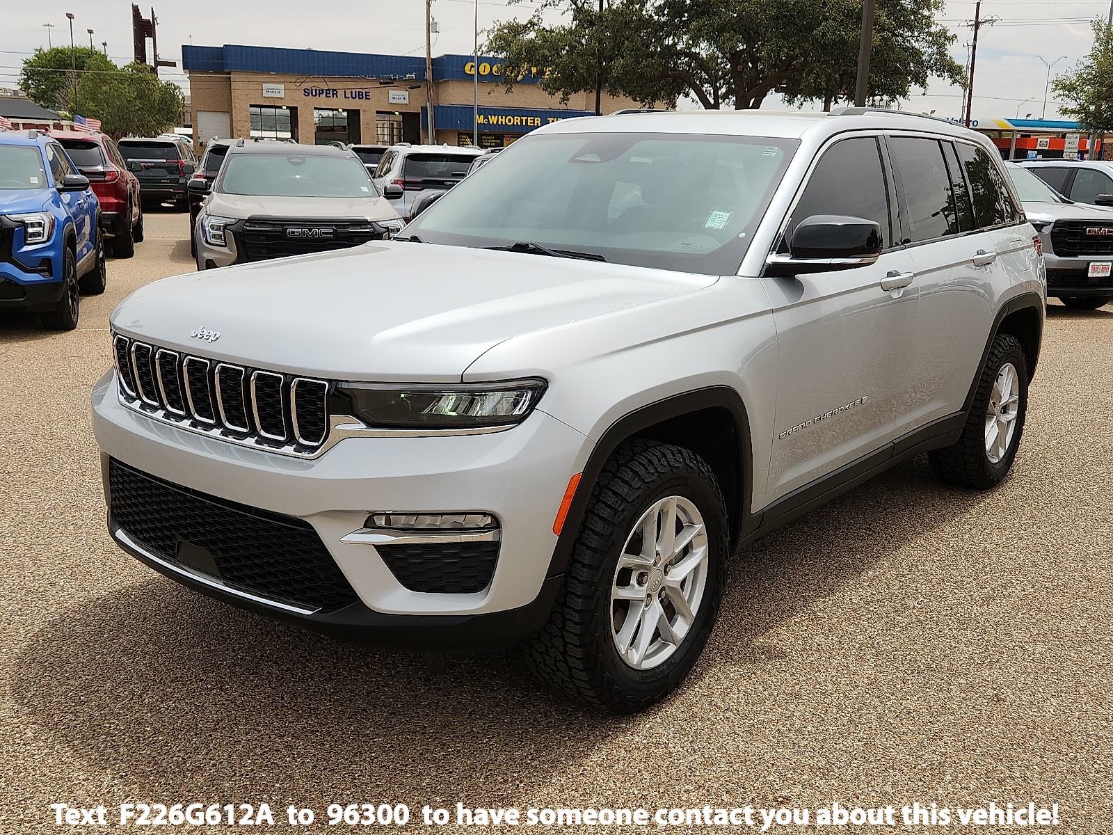 Used 2023 Jeep Grand Cherokee Limited AWD/4WD image 1
