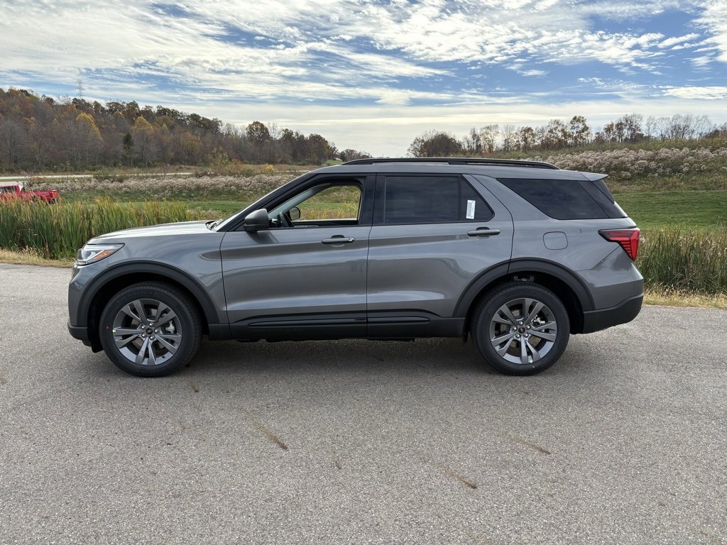 New 2026 Ford Explorer Active w/ Active Comfort Package image 2