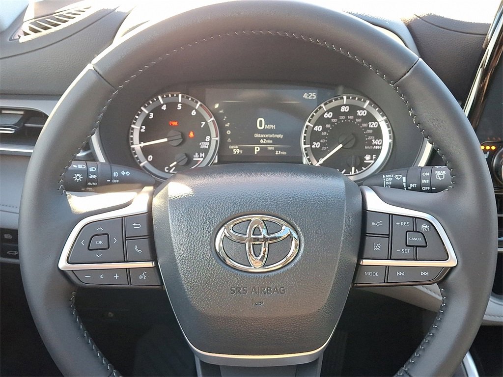 New 2025 Toyota Highlander XLE image 13