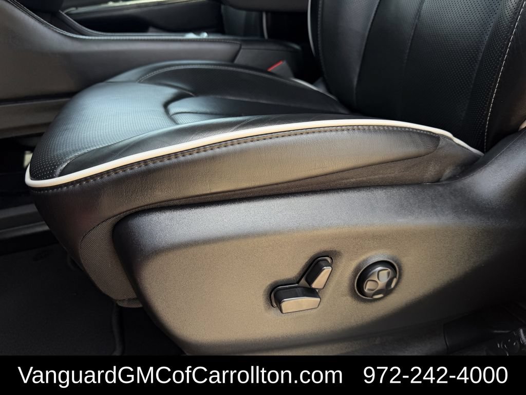 Used 2025 Chrysler Pacifica Limited FWD image 28