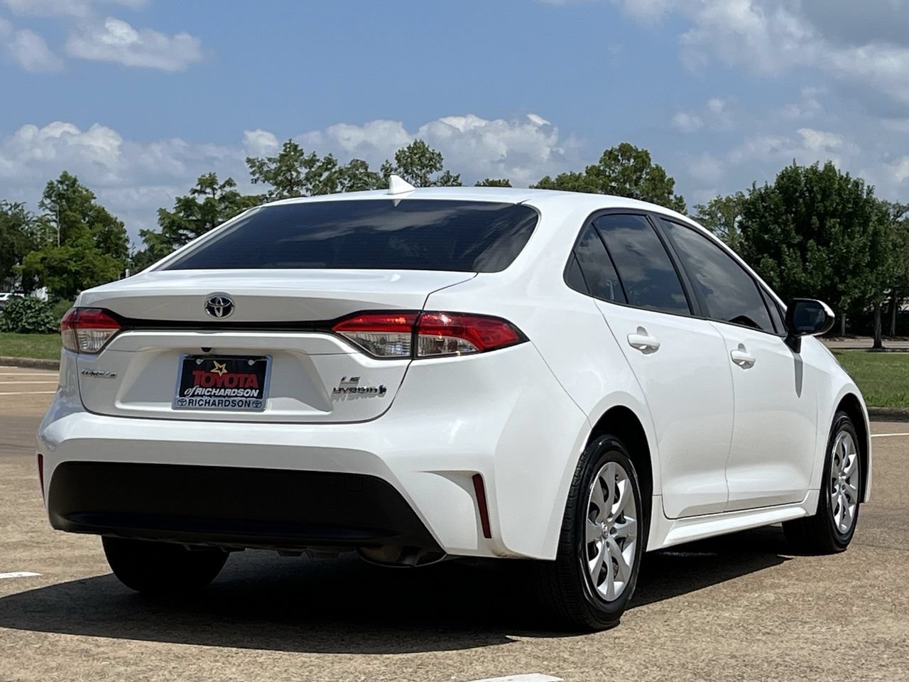 Used 2024 Toyota Corolla LE FWD image 4